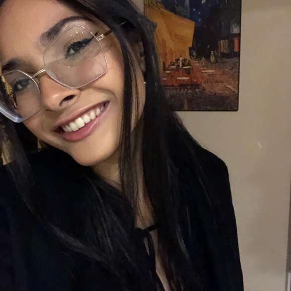 Meet your Posher, Sarah - Picture 1 of 1